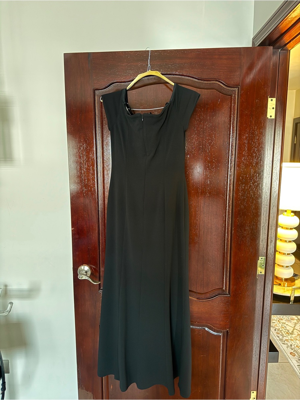 Calvin Klein. Classic Black Women's Dress - Elegant Scoop Neck